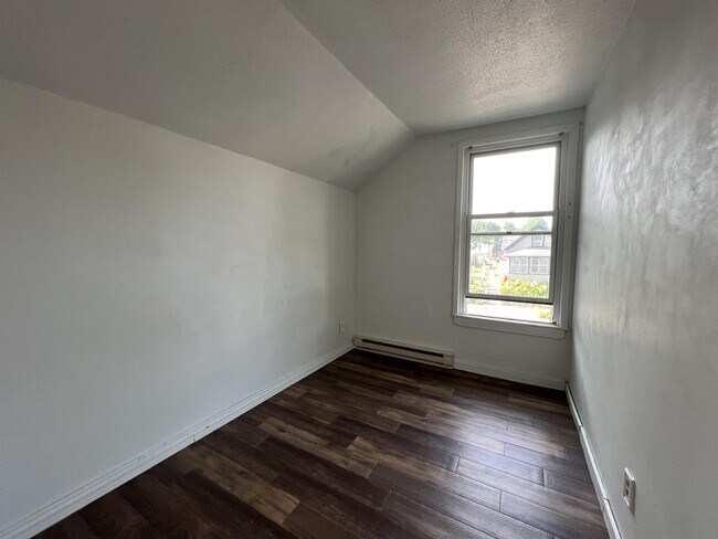 Building Photo - 579 Van Buren Ave