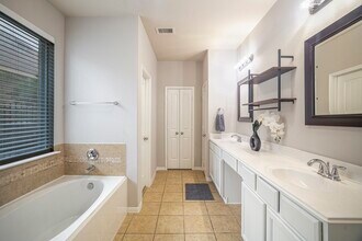 Building Photo - 210 Black Swan Pl