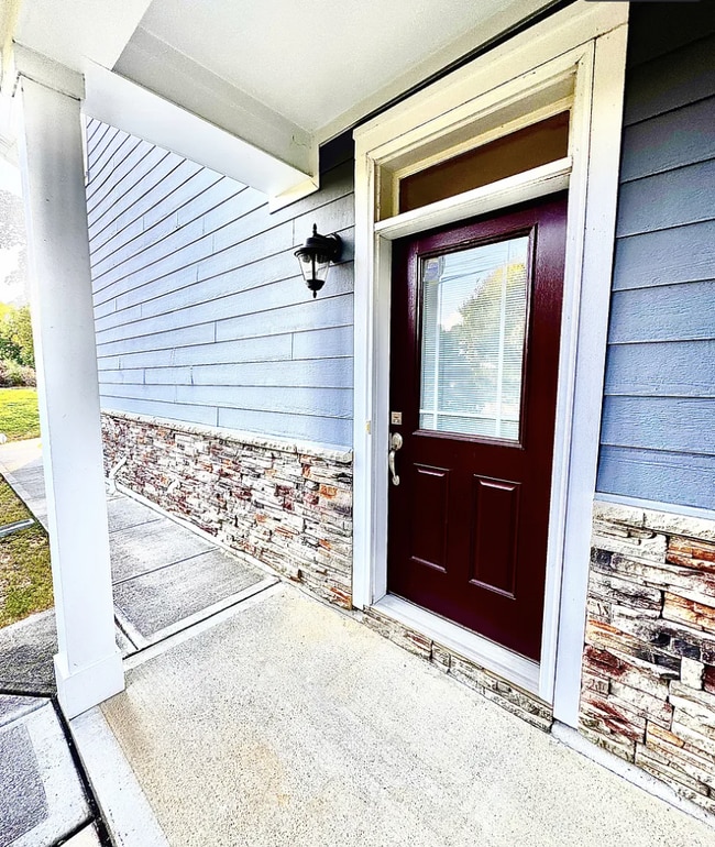 Building Photo - "Charming 3-Bed End-Unit Townhome Retreat ...