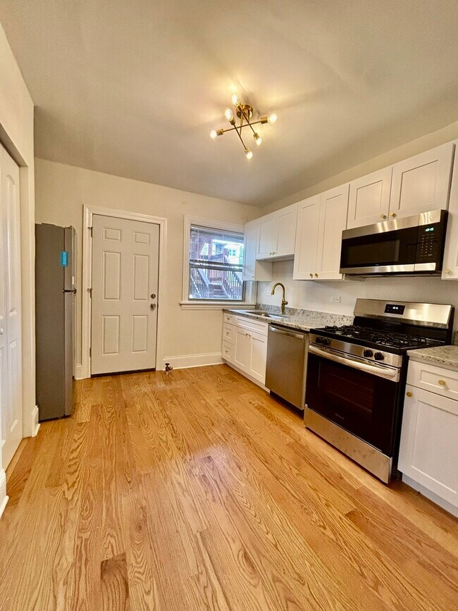 Foto del edificio - 4057 N Sacramento Ave