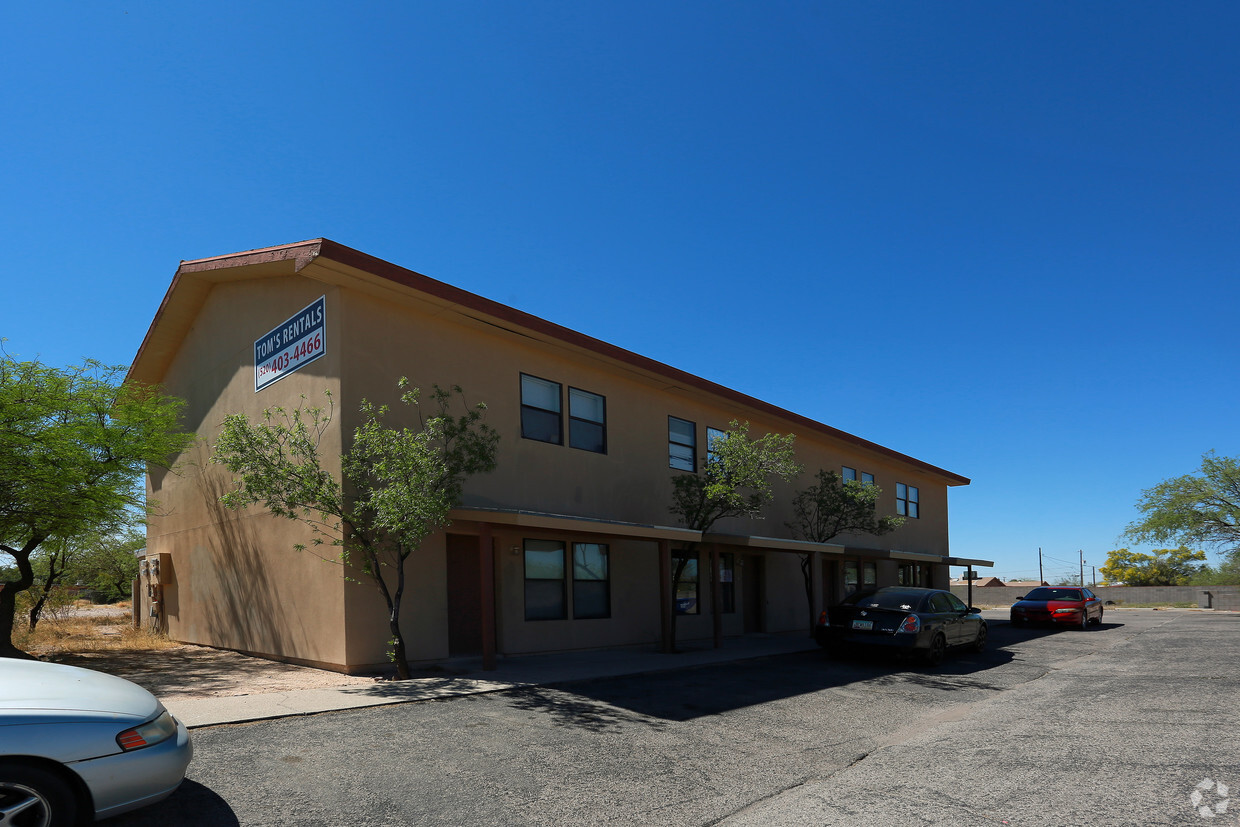 Primary Photo - Tom's Rentals