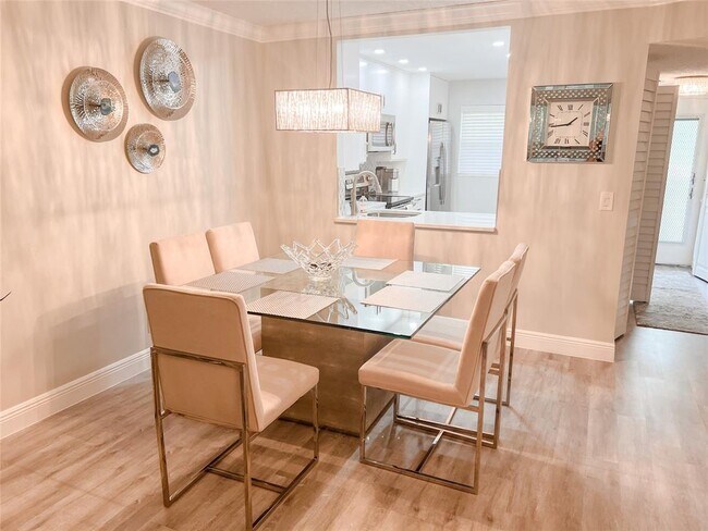 Foto del edificio - 5155 E Sabal Palm Blvd
