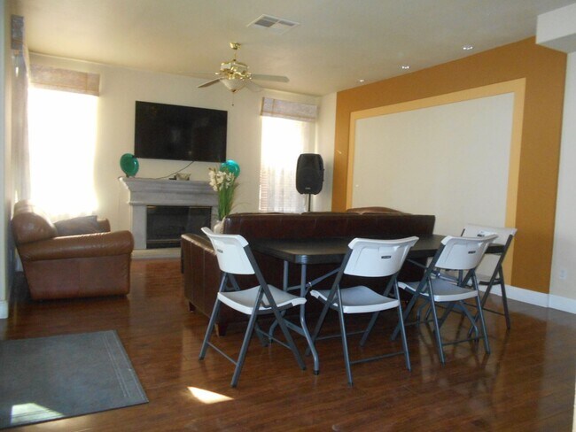 Foto del edificio - 8317 Opal Cove Dr