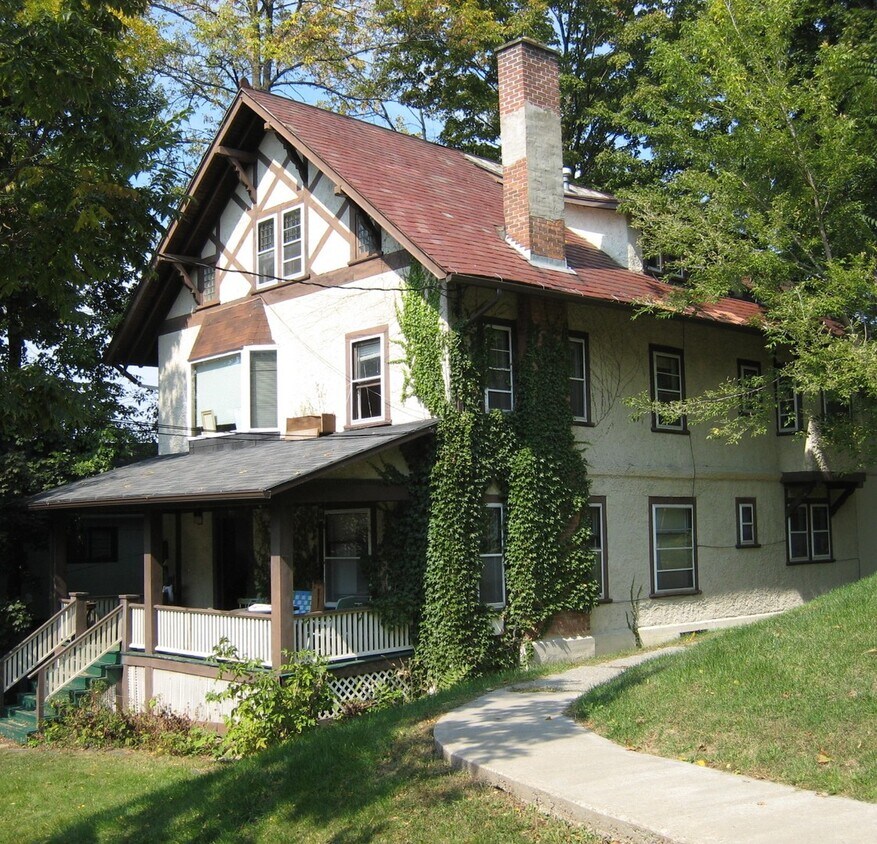 10 bedroom Collegetown House Available 202... House Rental in Ithaca