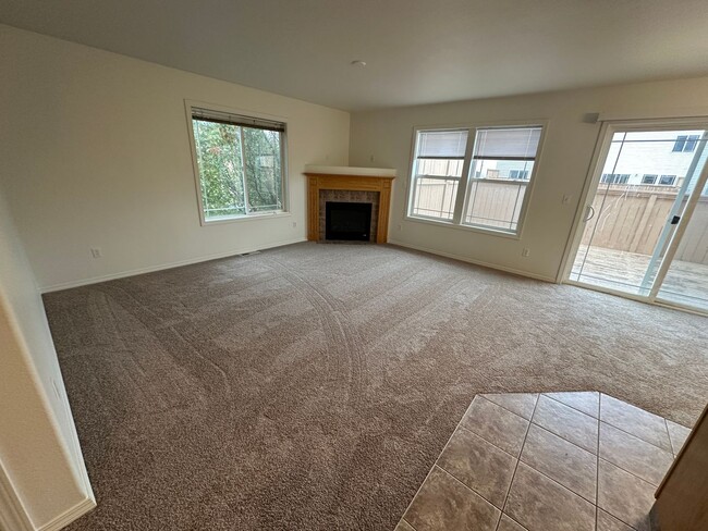 Building Photo - MOVE IN SPECIAL! Spacious 2 bed/2.5 bath w...