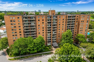 Building Photo - 1100 Ambleside Dr