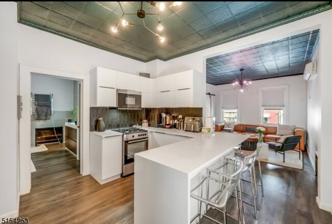 Building Photo - 638 2nd St
