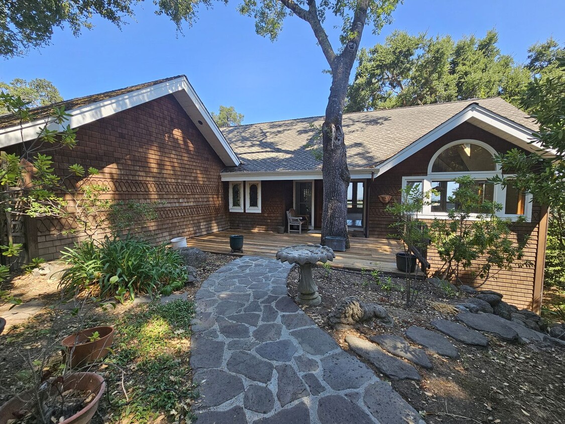 Primary Photo - Luxurious 4 Bedroom Home in Portola Valley...