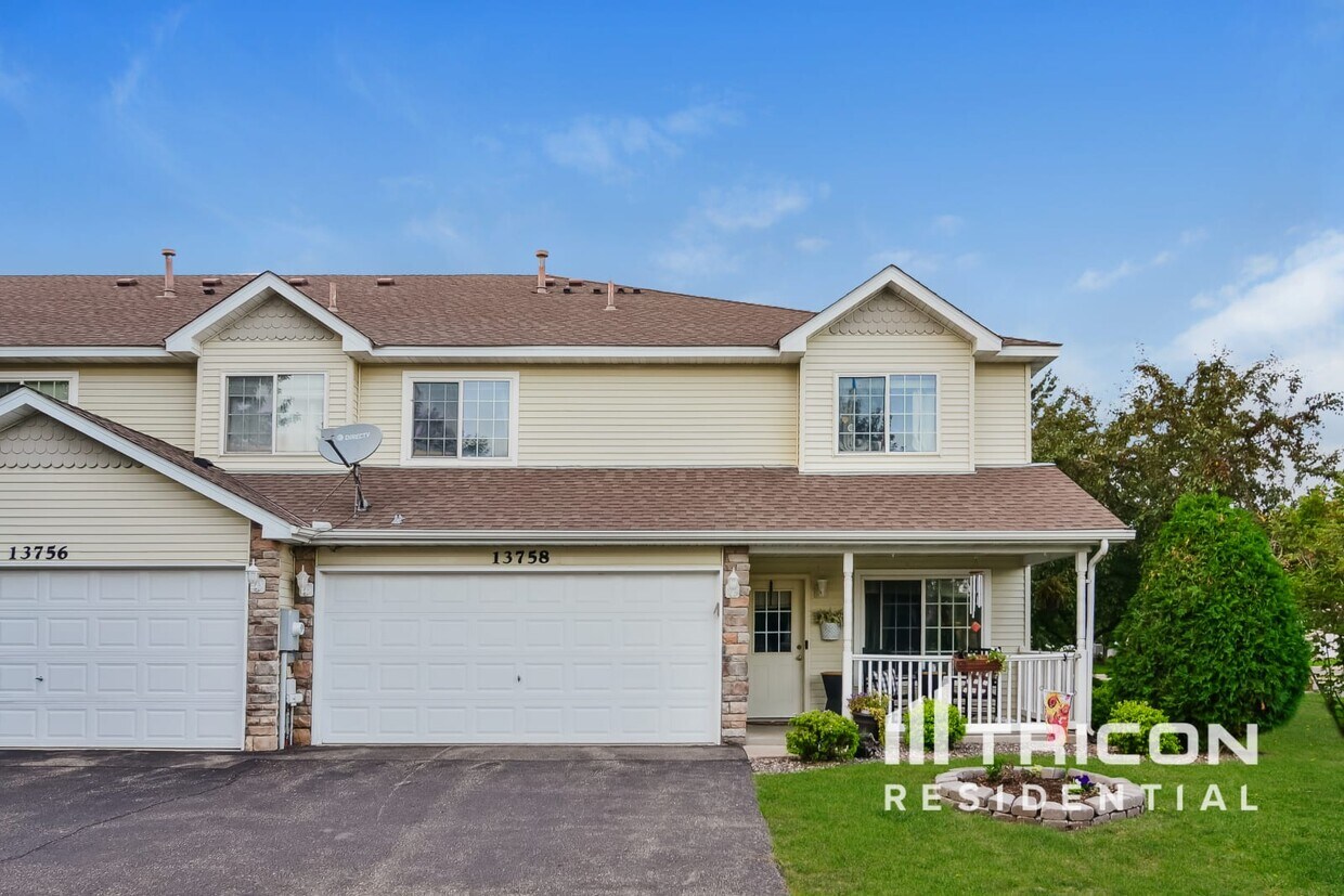 Foto principal - 13758 Flay Ave N