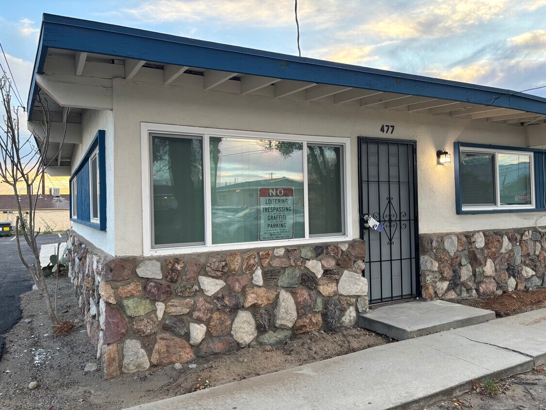 Foto principal - 477 W Ramona Dr