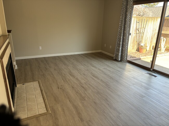 Building Photo - 6698 Willow Grove Ln