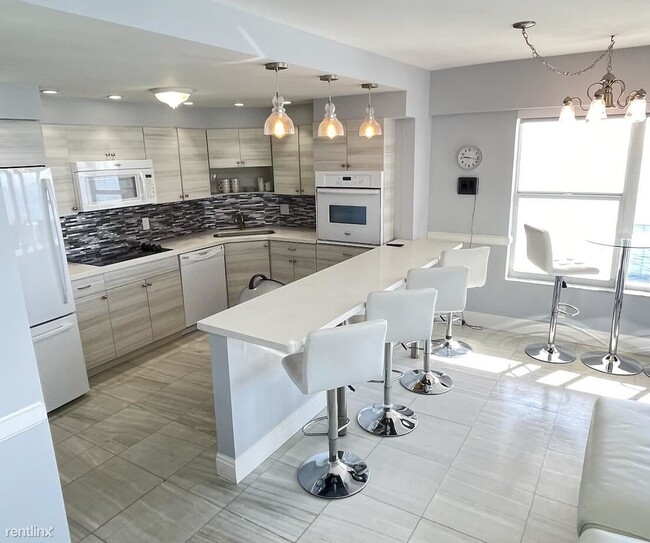 Building Photo - 2 br, 2 bath Condo - 3700 Galt Ocean Dr Ap...