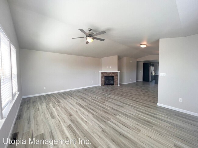 Building Photo - 3 br, 2 bath House - 743 NW Quince Avenue