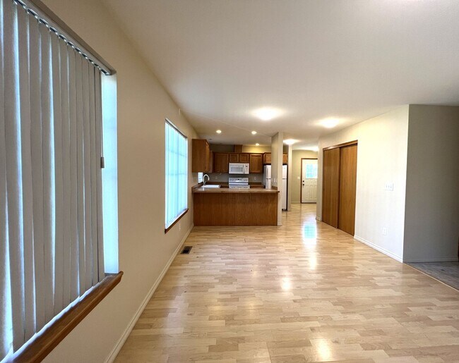 Foto del edificio - Spacious Craftsman Style Home - Pet Friendly!