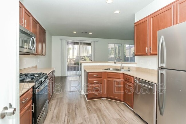 Building Photo - 9416 Santana Siesta Ave