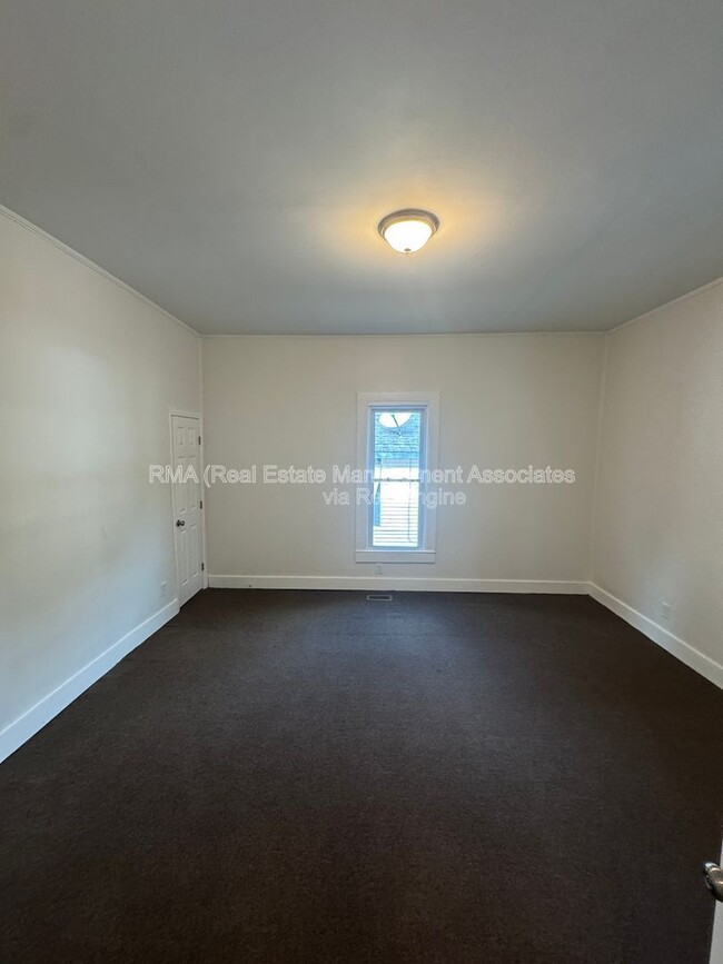 Building Photo - 525 N 8th St