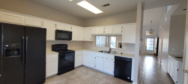 Building Photo - Beautiful Home in Woodlake Park!