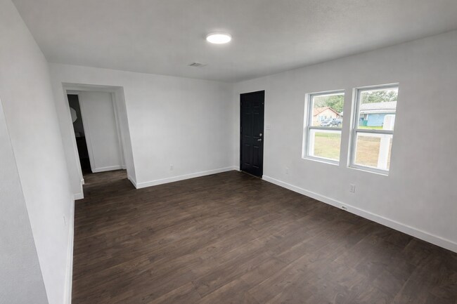 Foto del edificio - 1205 S Georgia St