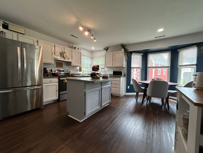 Building Photo - Welcome to this charming ranch-style home ...