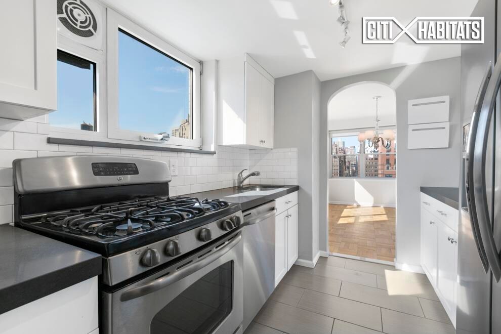 Primary Photo - 150 E 77th St