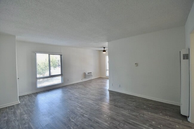 Building Photo - 12142 Burbank Blvd