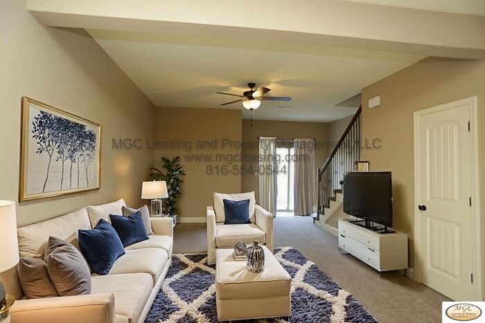 Foto principal - Modern Townhome with Designer Kitchen and ...