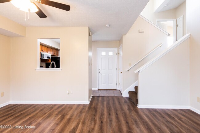 Building Photo - 804 Goullon Ct