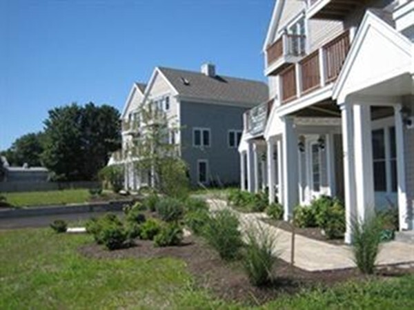 Building Photo - 27 Musquashicut Ave