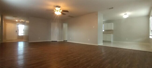 Building Photo - 14614 Sweetwater View Dr