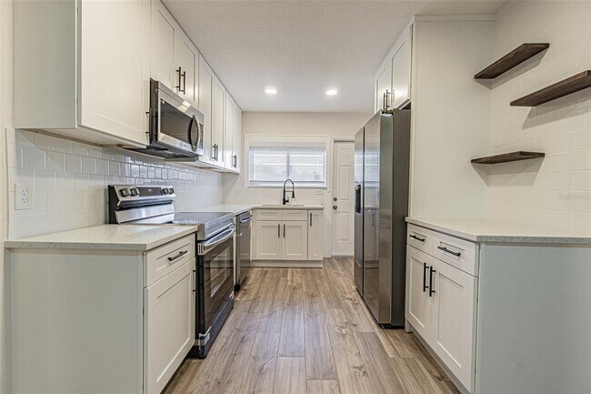 Building Photo - 1369 S Michigan Ave