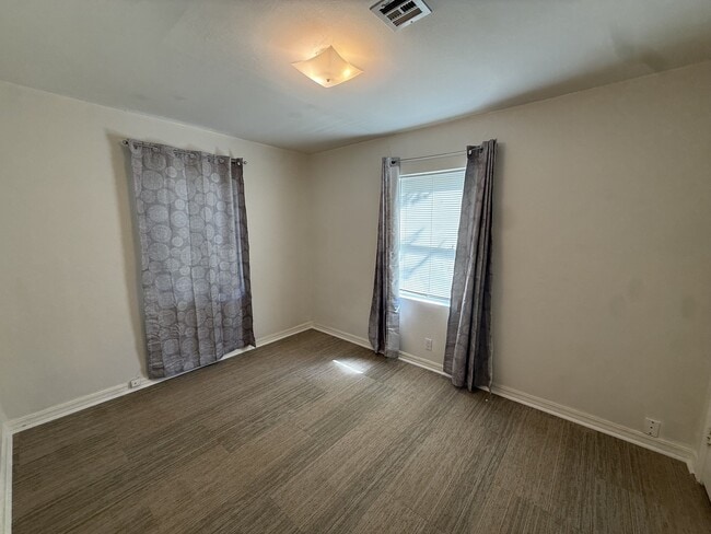 Building Photo - 1424 Chickasaw Blvd
