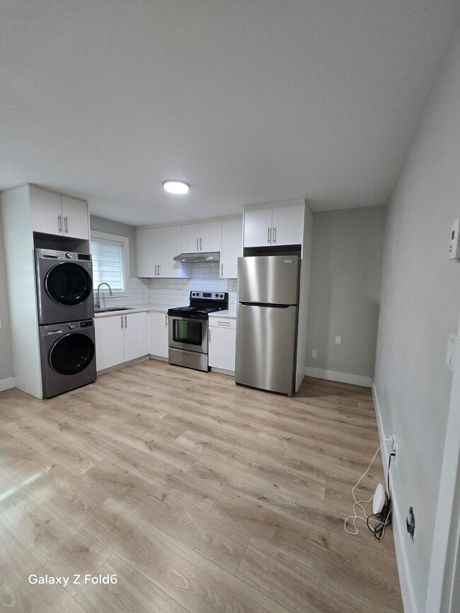 Building Photo - 19272-19271 71 Ave