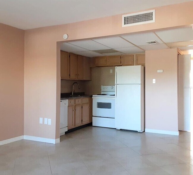 Building Photo - 2500 Harn Blvd