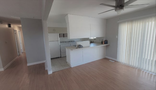 Building Photo - 992 S Coral Pl