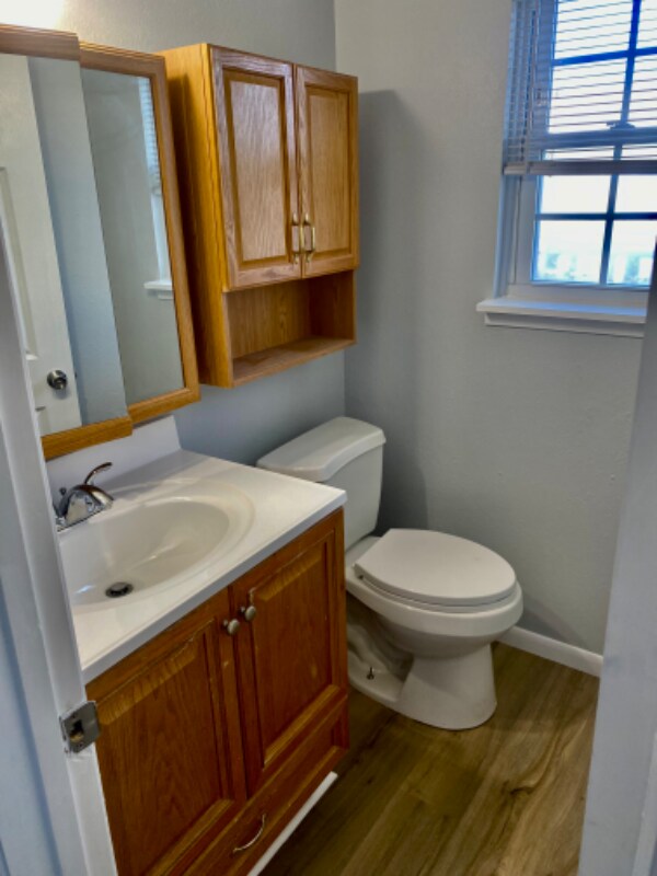 Foto del edificio - 650 Aristocrat Dr