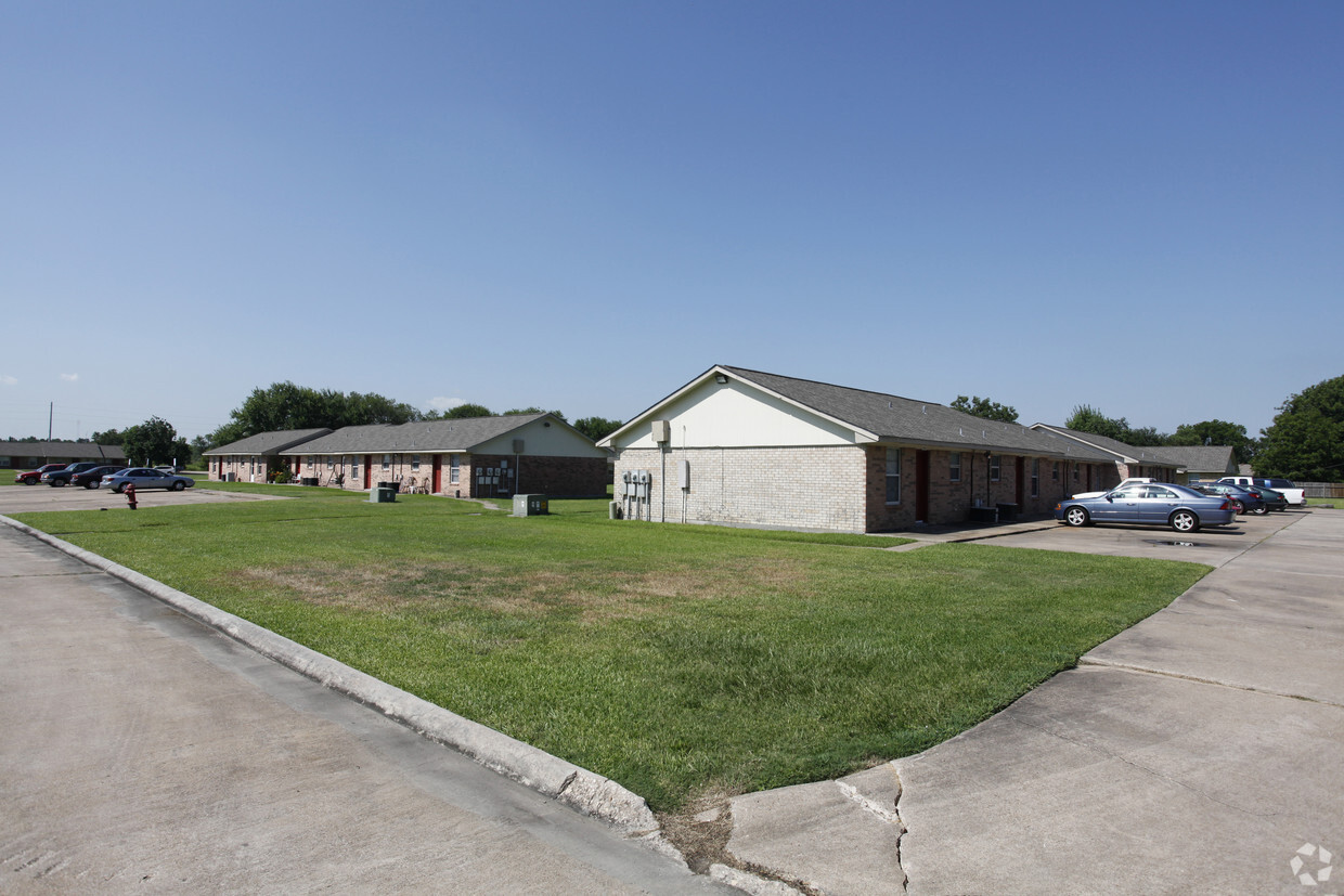 Building Photo - Bay City Village Apartments