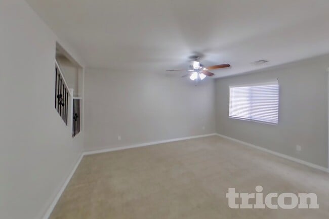 Building Photo - 12922 W Fleetwood Ln