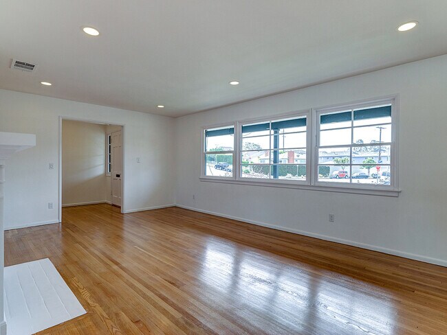 Building Photo - 7101 W 85th St