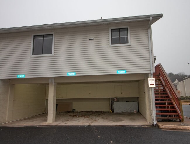 Building Photo - Upgraded & Spacious Condo in the Heart of ...