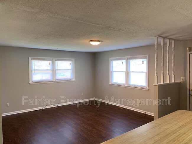 Building Photo - 3221 Dearborn Dr