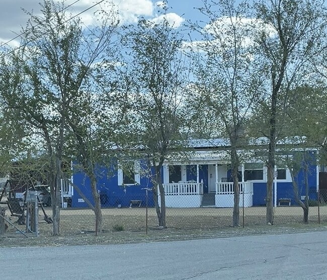 Building Photo - 520 S Woodchips Rd