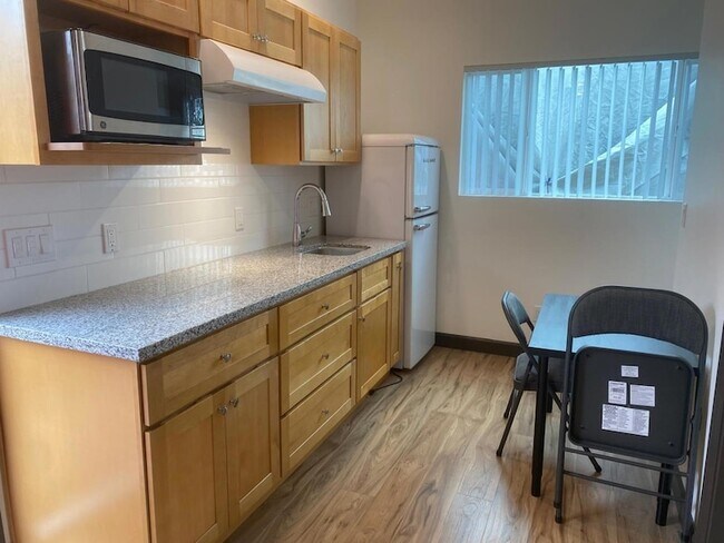 Foto del edificio - 1445 Revere Ave