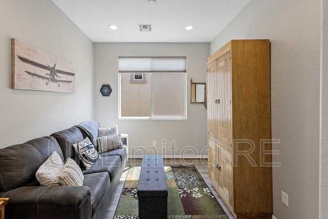 Foto del edificio - 1380 Warbler Wy