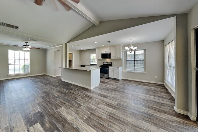 Building Photo - 1654 Belltower Dr