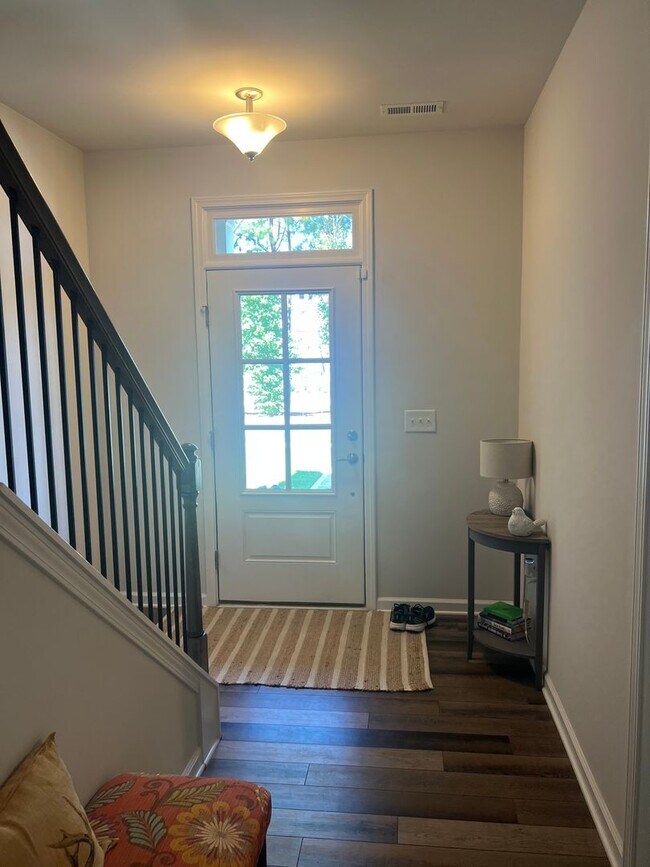 Building Photo - Spacious 4-bedroom 3.5 bath Townhome in Apex