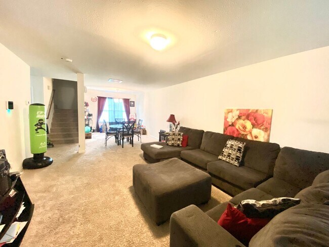 Foto del edificio - 4 Bedroom 3 bath 2 Story Home in Winston S...