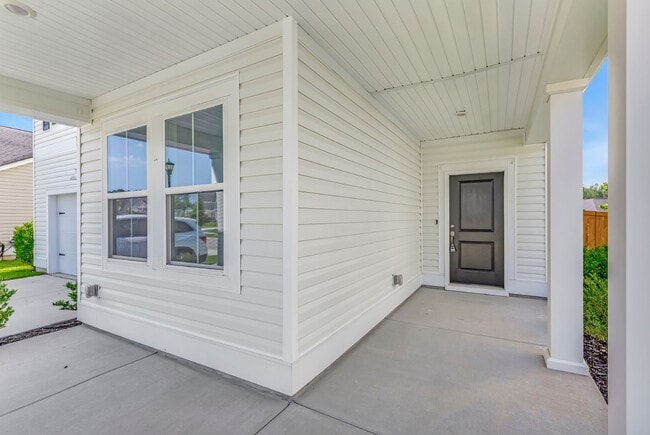 Building Photo - Modern Comfort Meets Timeless Charm in Lim...