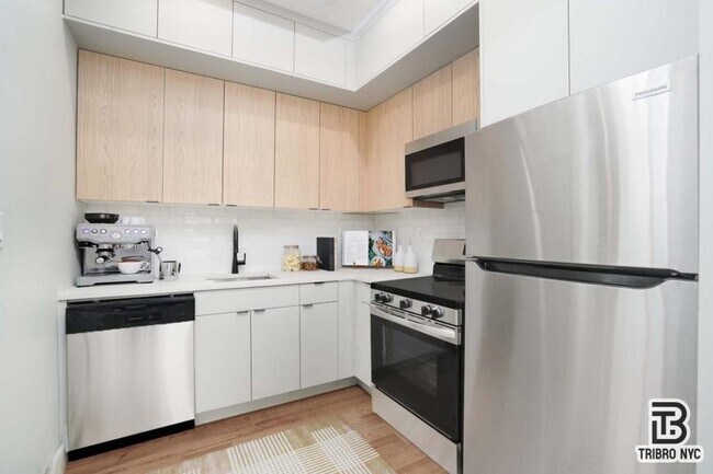 Building Photo - 2 bedroom in Brooklyn NY 11206