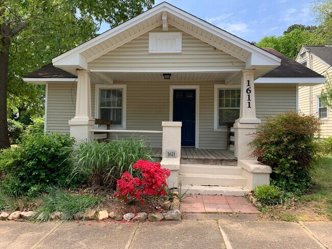 Foto del edificio - SHORT TERM HOME RENTAL AVAILABLE IN DESIRABLE HAYES BARTON/MIDTOWN--RANCH--3 BEDROOMS-2 BATHS--RO...