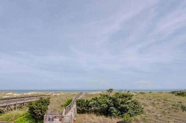 Foto del edificio - 908 Carolina Beach Ave N